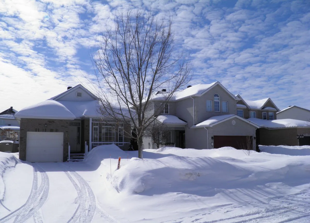 Canadian households’ net worth was boosted in the fourth quarter of 2013 by a 1.6 percent increase in real estate while mortgage debt rose 1.1 percent. (Epoch Times)