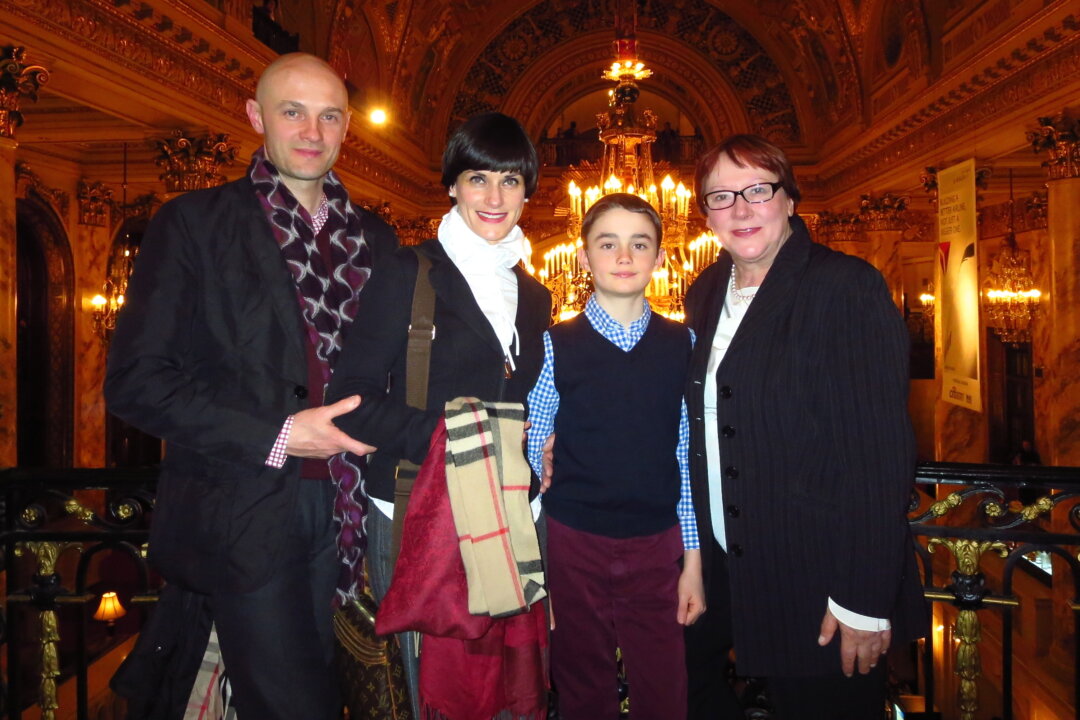 Alex Lapshin (L) and Alexandra Koltun (2nd L) enjoy Shen Yun Performing Arts at Citi Wang Theatre in Boston, Mass., on March 1, 2014. (Chang Hua/Epoch Times)