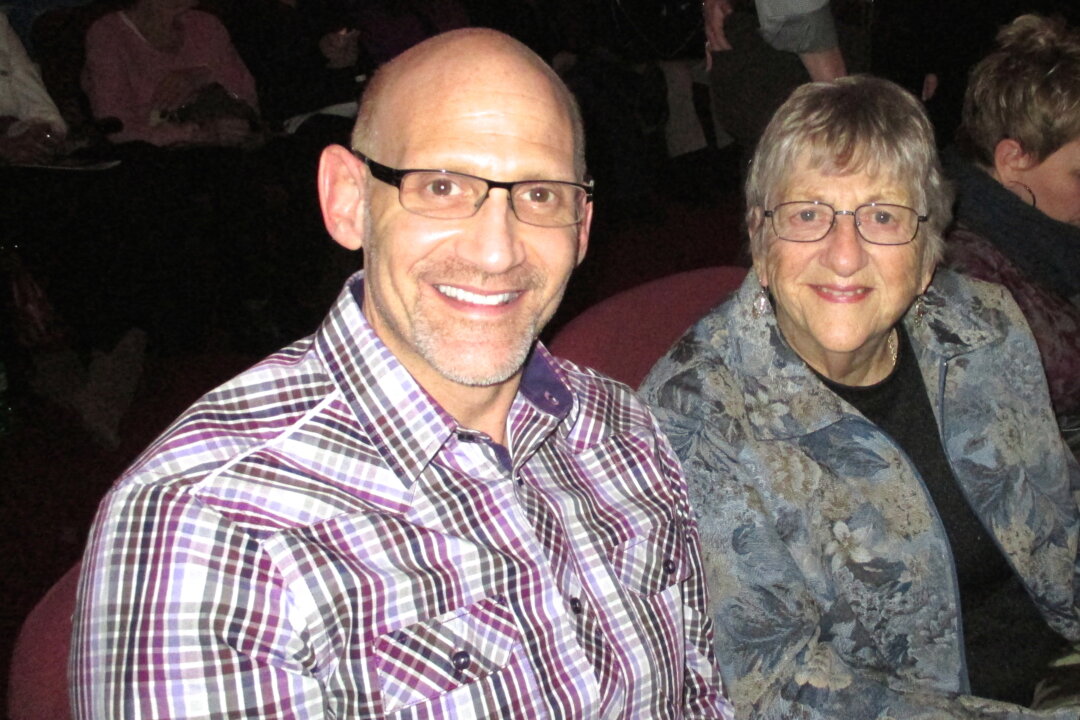 Jeff Kramer and his mother, Bev Kramer, enjoy Shen Yun Performing Arts at the Citi Wang Theatre, Mar. 1. (Catherine Yang/Epoch Times)