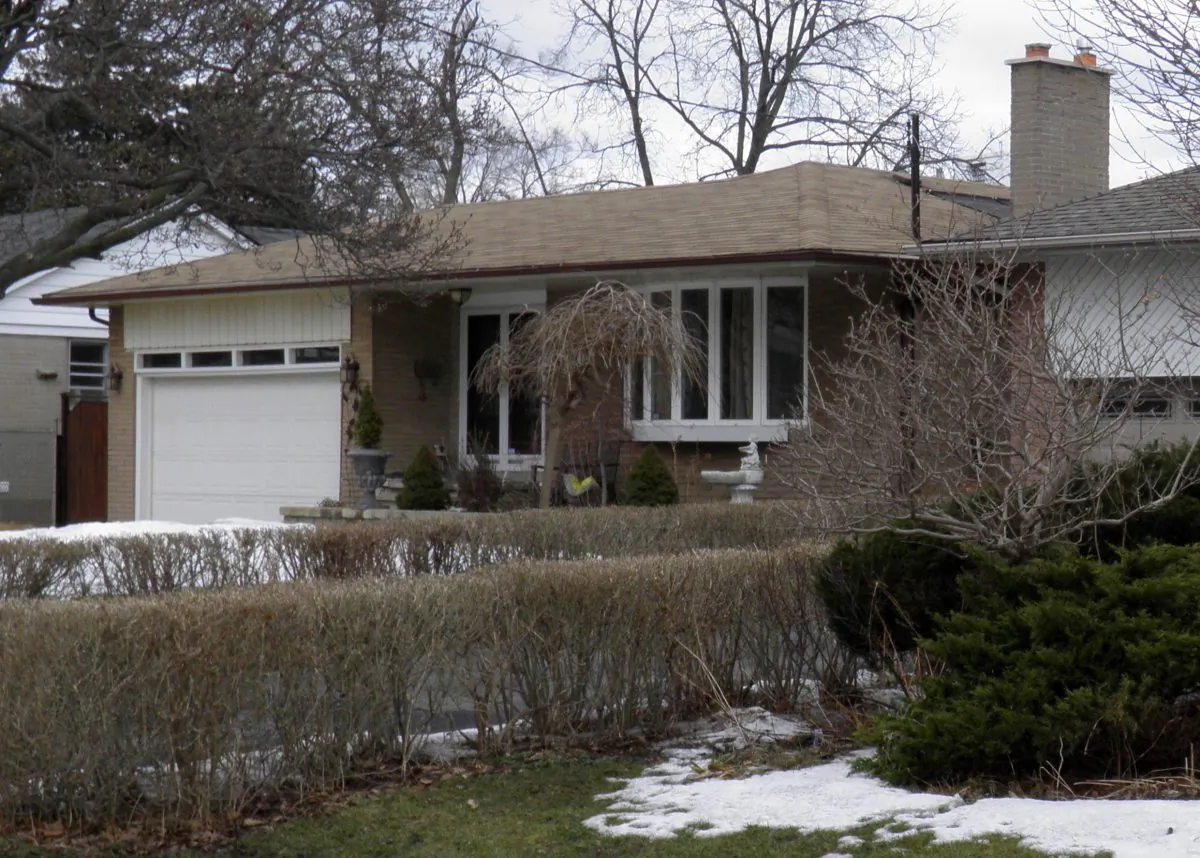 Paying down your mortgage as fast as you can saves on future interest costs and helps build up equity in your home. (Epoch Times)