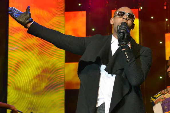 R. Kelly performs onstage during the 56th annual GRAMMY Awards Pre-GRAMMY Gala and Salute to Industry Icons honoring Lucian Grainge at The Beverly Hilton on January 25, 2014 in Beverly Hills, California. (Photo by Larry Busacca/Getty Images for NARAS)
