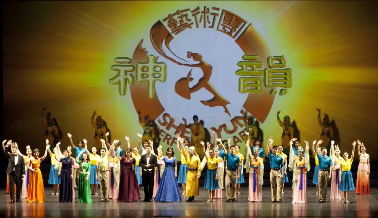 Shen Yun performers wave goodbye to the audience after their second performance, a full house, at Hamilton Place Theater in Canada in January 2013. Recently, Chinese officials in Spain attempted, unsuccessfully, to have a Shen Yun performance shut down. (Evan Ning /Epoch Times)