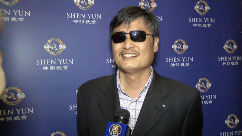 Well-known Chinese human rights activist Chen Guangcheng, who was exiled to America, saw Shen Yun Performing Arts in Newark, N.J., April 11. (NTD Television)