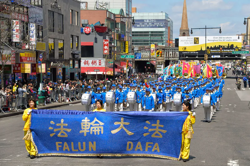 With a parade and rally in Flushing, Queens on Saturday, April 26, 2014, New Yorkers commemorate the April 25, 1999 peaceful appeal in Beijing. (Dai Bing/Epoch Times)