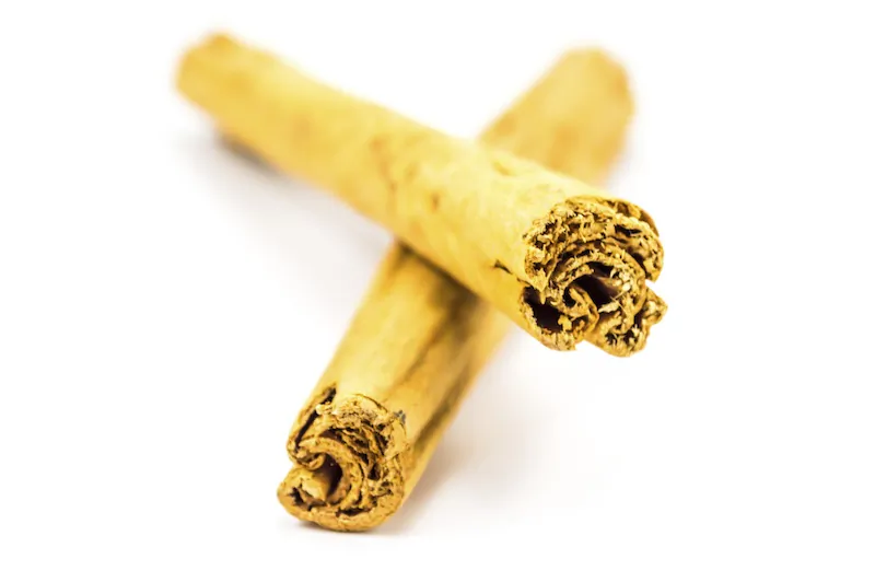 You can recognize Ceylon cinnamon sticks because they have a multi-layer look on the ends and appear ragged or frayed. (Lalith_Herath/thinkstockphotos.com)