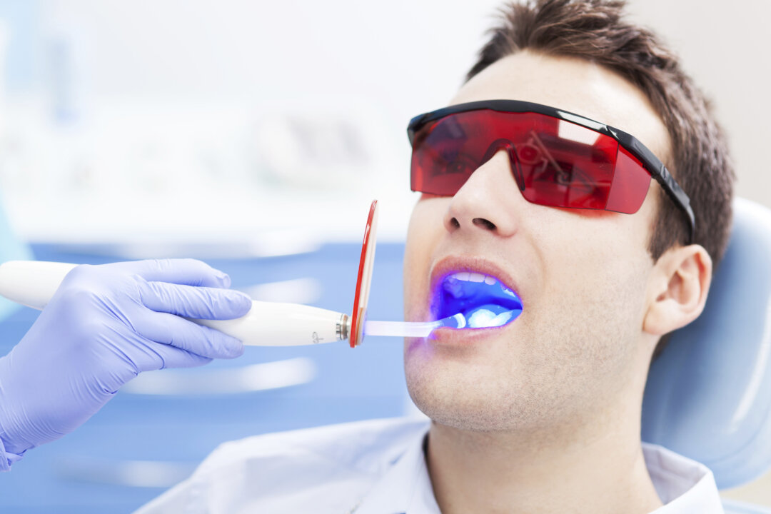There is often less trauma when dental surgery is done with a laser, and therefore less pain and faster healing afterwards. (PIKSEL/thinkstockphotos.com)