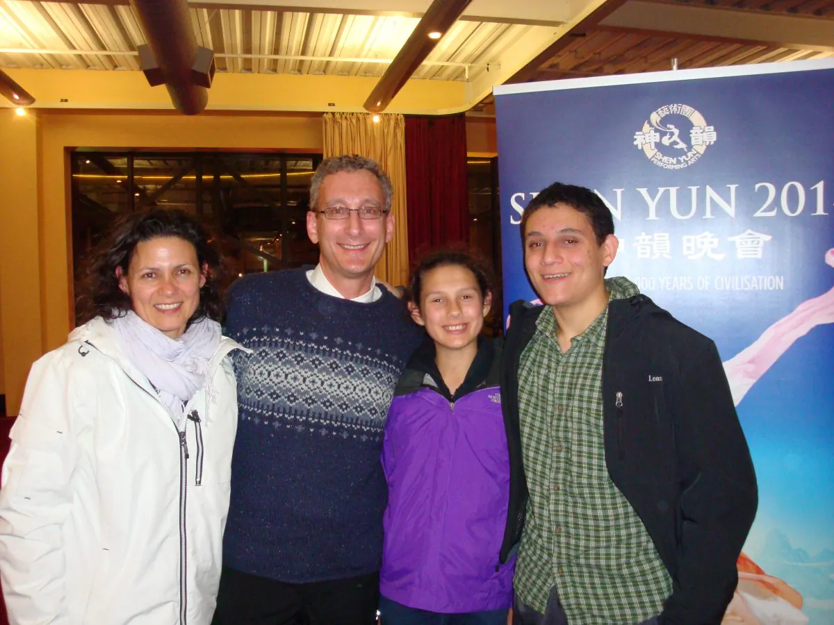 Dr. Matthew Cohen and his family enjoy Shen Yun Performing Arts at the St. James Theatre, in wellington, on April 9. (Margo MacVicar/Epoch Times)