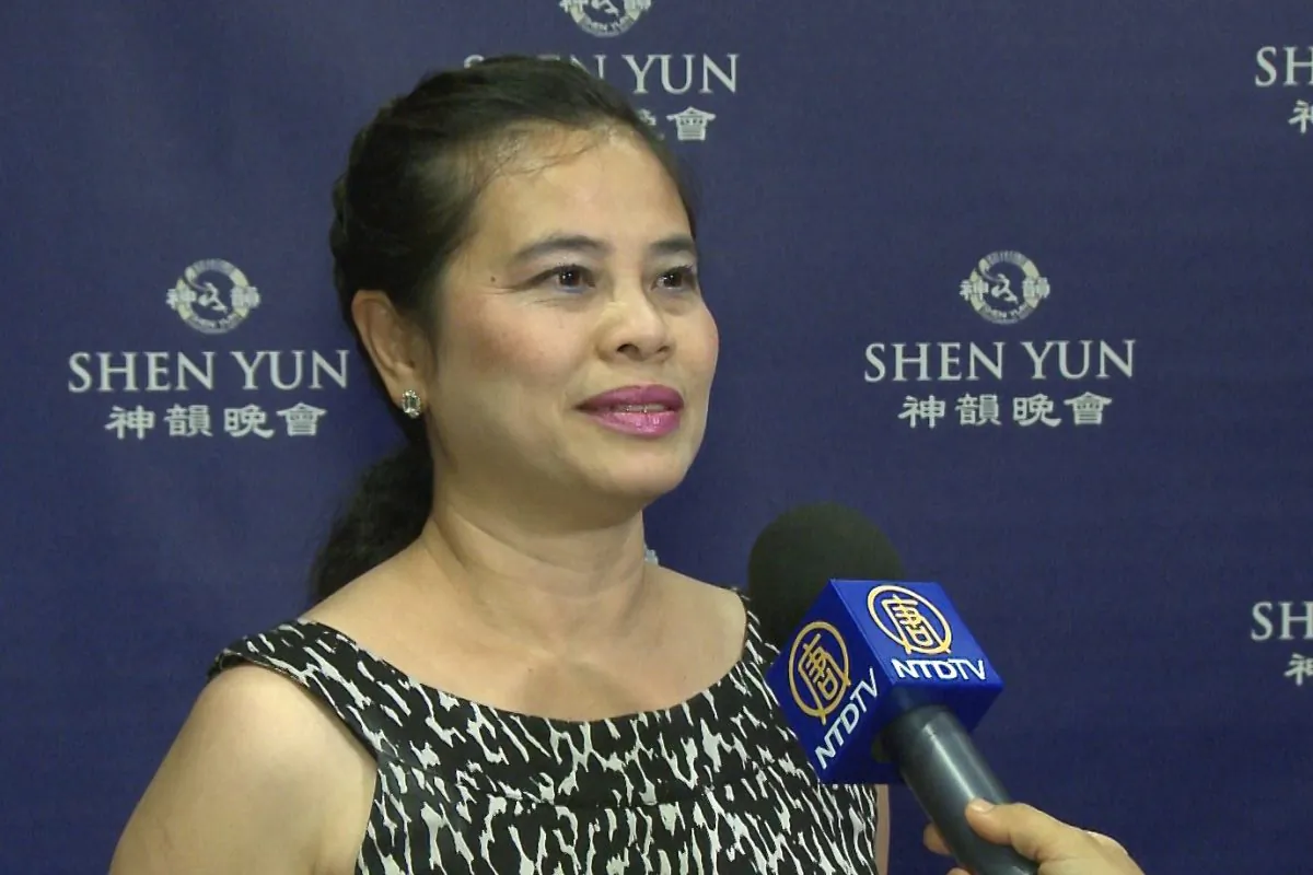 Manee Lawes enjoys Shen Yun Performing Arts at Madison's Aotea Centre, on Friday night, April 11. (Courtesy of NTD Television)