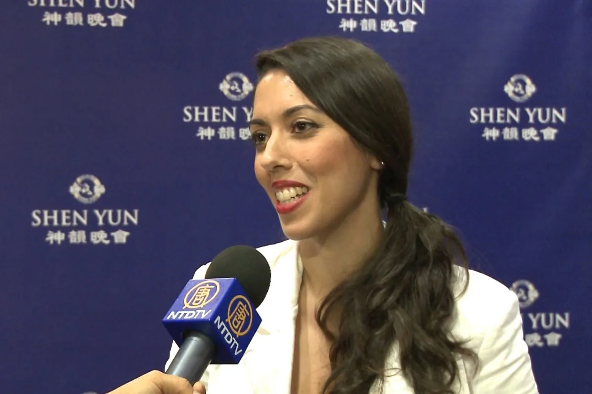 Rossalia Almeida shares her Shen Yun experience at the ASB Theatre, on April 12. (Courtesy of NTD Television)
