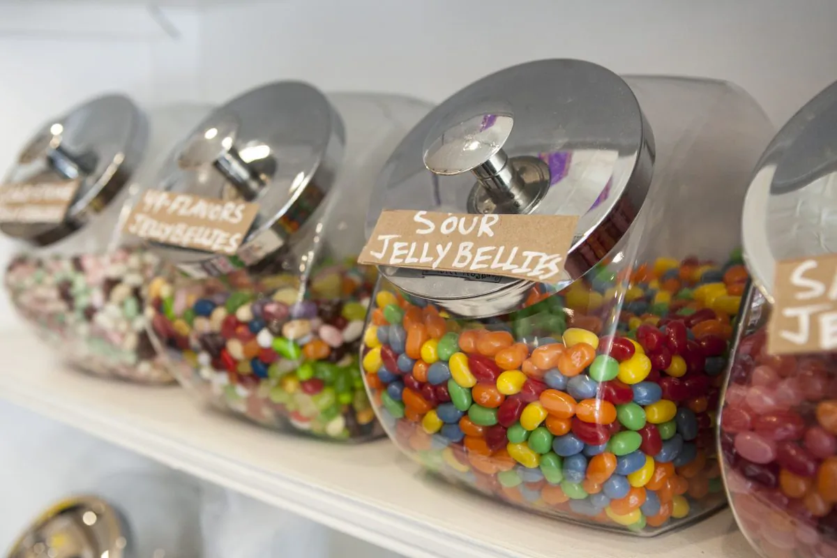 Jars of candy at Handsome Dan’s. (Samira Bouaou/Epoch Times)
