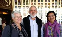 Author Says Shen Yun Bridging The Cultural Gap