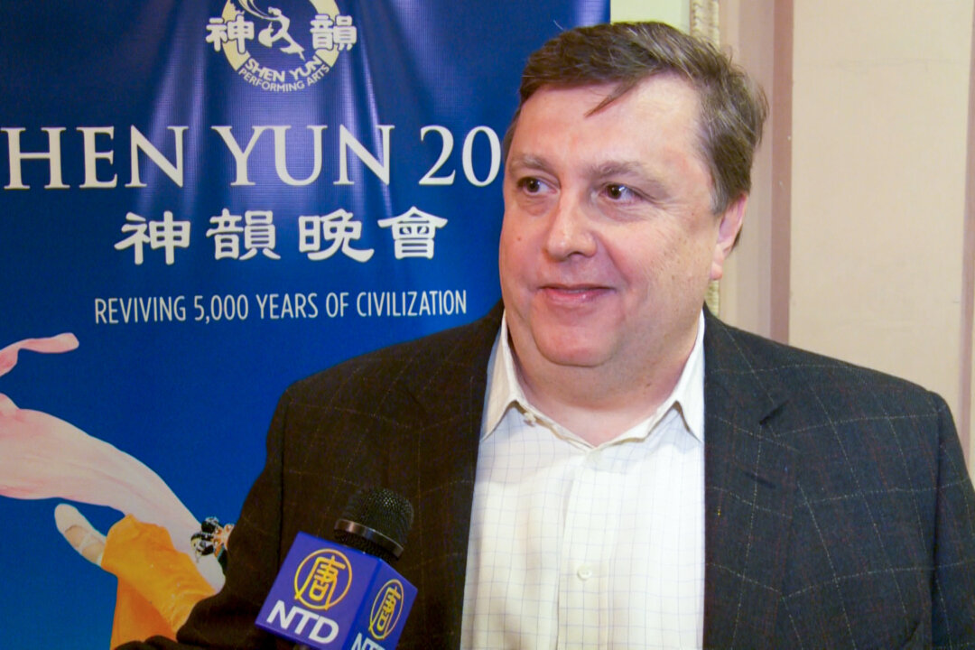 Philip Seasock saw Shen Yun Performing Arts perform at the Merriam Theater in Philadelphia on April 26, 2014. Mr. Seasoch, a graphic artist, said the performance was very entertaining. (NTD Television)