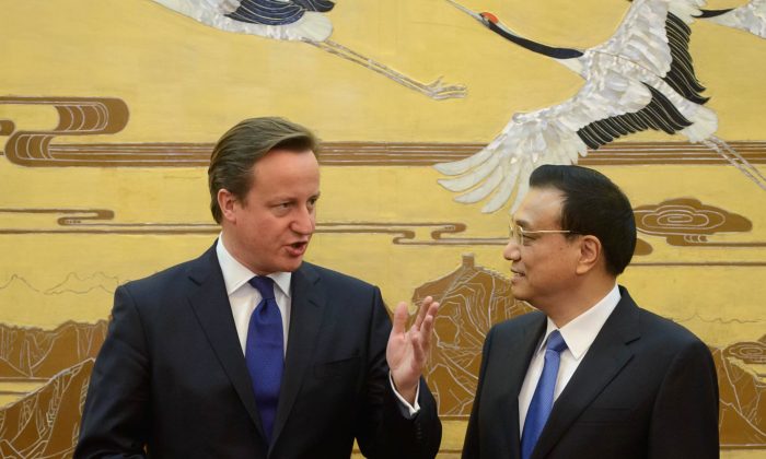 British Prime Minister David Cameron (L) and Chinese Premier Li Keqiang (R) attend a signing ceremony at the Great Hall of the People in Beijing on Dec. 2, 2013 in Beijing, China. Cameron, during that visit, concluded on a human rights dialogue with China that the latter has now unilaterally cancelled. (Ed Jones/Getty Images)
