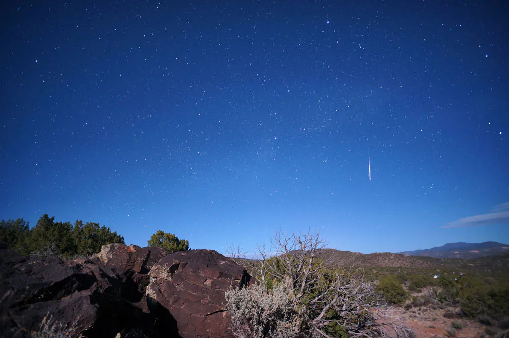 A single Lyrids meteor captured during last year’s shower. (Mike Lewinski/Flickr, CC BY)