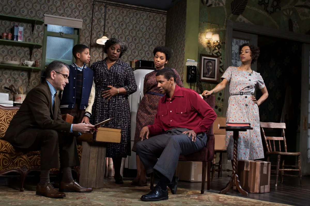 (L–R) Mr. Lindner (David Cromer) visits the Younger family: Travis (Bryce Clyde Jenkins), Lena (LaTanya Richardson Jackson), Beneatha (Anika Noni Rose), Walter Lee (Denzel Washington), and Ruth (Sophie Okonedo). (Brigitte Lacombe)