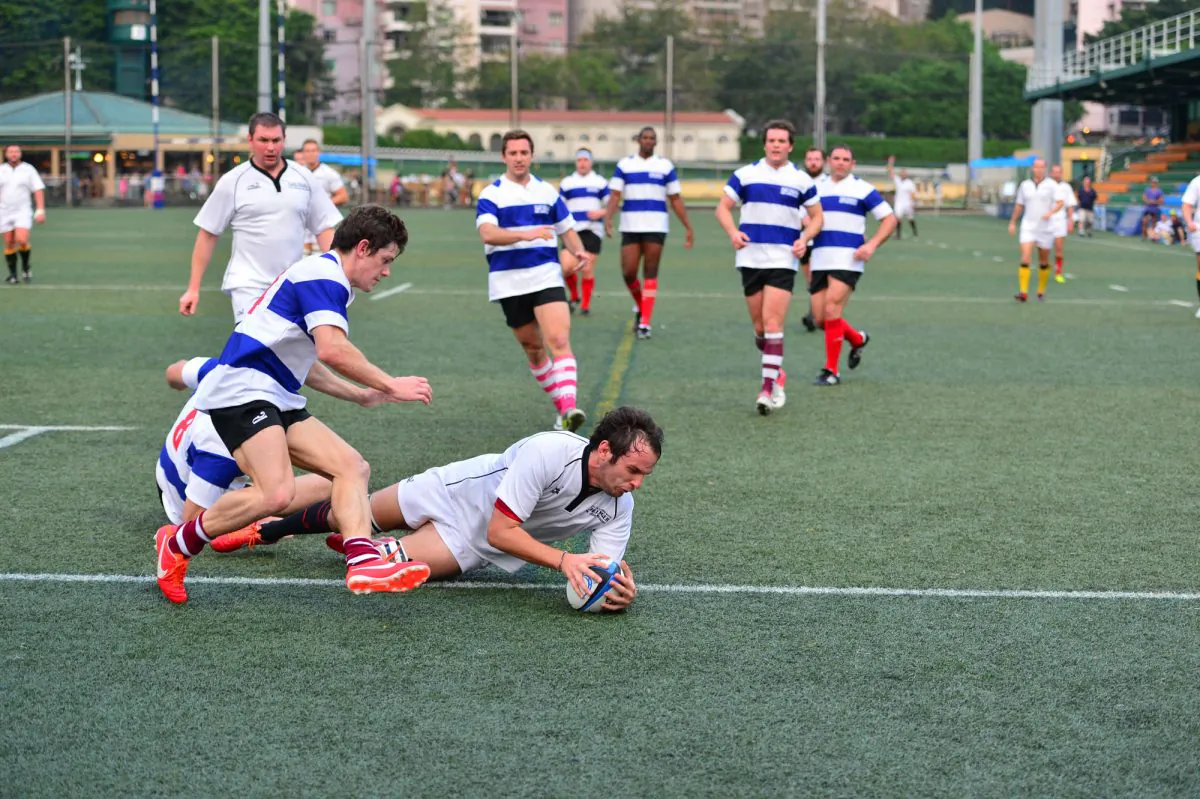 Challengers’ Laurent Turines scored this try when the game against the Taipans was in the balance in the first half in their rugby end-of-season match on Saturday (April 12, 2014). The subsequent successful conversion tied the scores at 12-all. Challengers went on to win convincingly, 52-24. (Bill Cox/Epoch Times Staff)