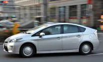 Electric Car Shoppers Younger, Wealthier Than Hybrid Shoppers, Study Shows