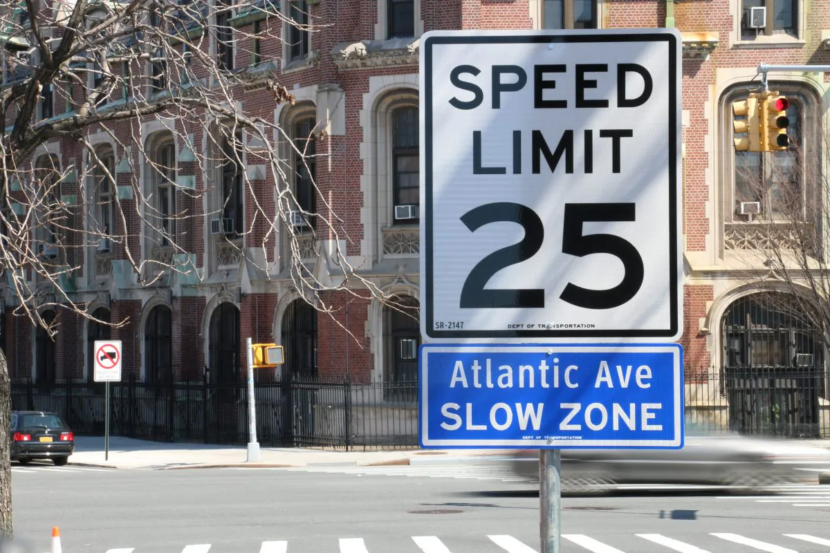 A 25 mph speed sign for the new Atlantic Avenue slow zone in Brooklyn, New York, April 9, 2014. The 7.6 mile slow zone stretches from the East River to 76th Street. (Allen Xie/NTD Television)
