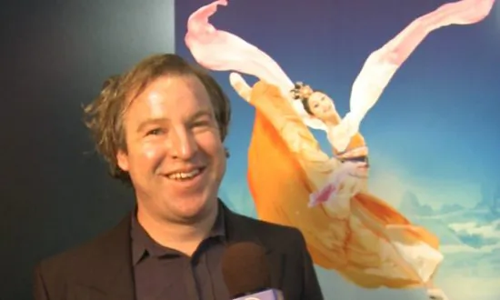 Songwriter Finds Shen Yun Beautiful and Powerful