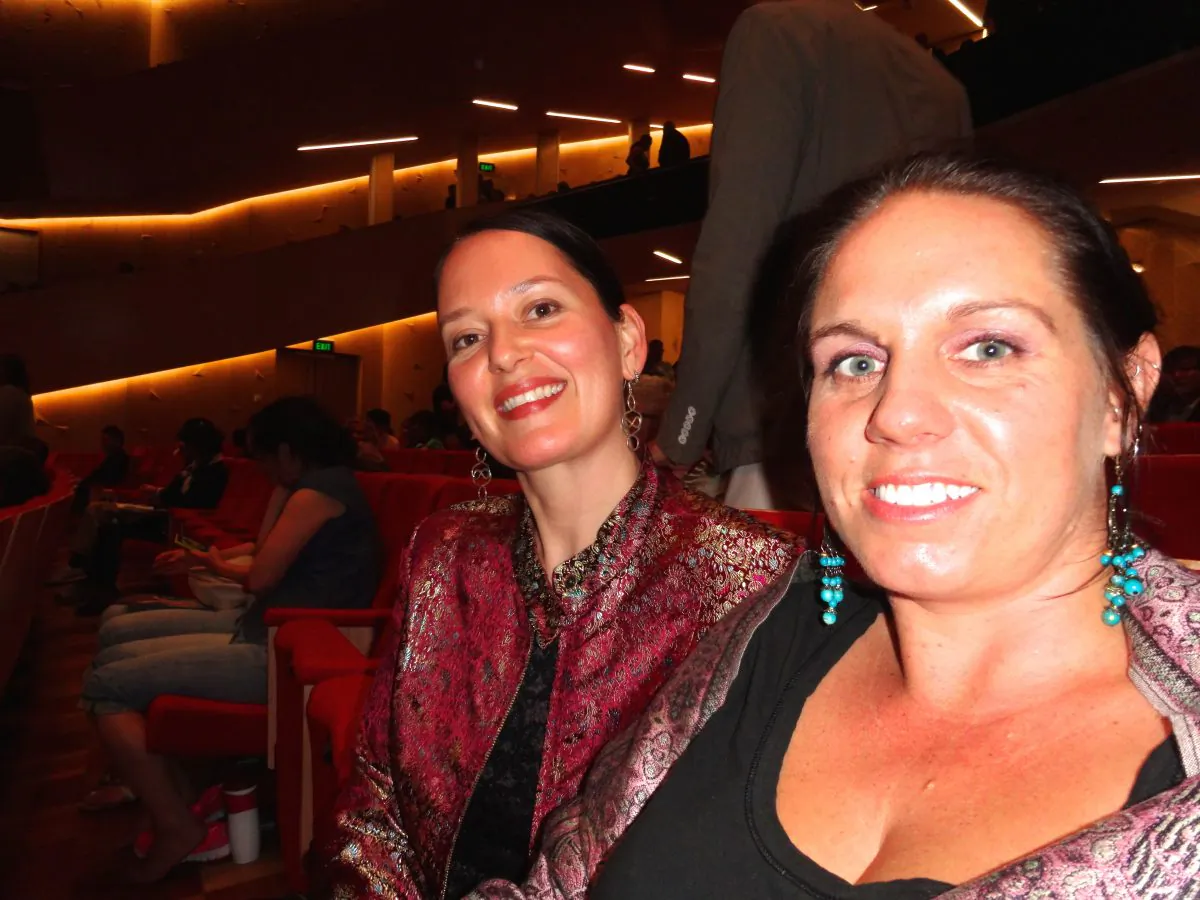 (L to R) Dancers Sandy Danford and Kirsty Pacey enjoy Shen Yun Performing Arts at Auckland's ASB Theatre, on April 11. (Libei Guo/Epoch Times)