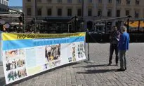 Falun Gong Practitioners Mark April 25 in Linkoping, Sweden