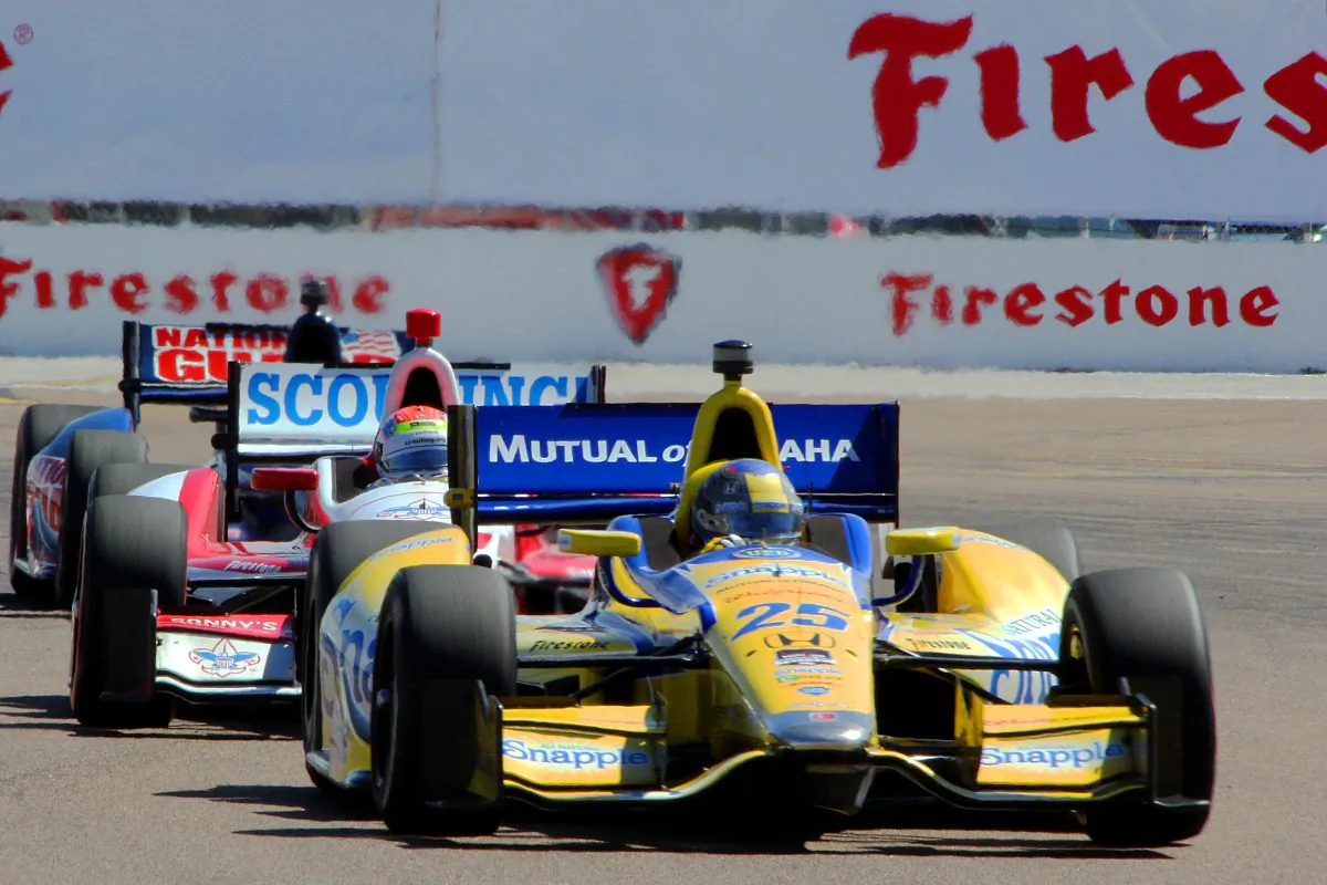 Number 25 Marco Andretti leads 18 Justin Wilson and 15 Graham Rahal at the start of the IndyCar Firestone Grand Prix of St. Petersburg. (Chris Jasurek/Epoch Times)