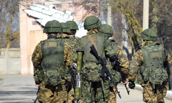 Photos Link Russian Special Forces to East Ukraine Protesters (video)
