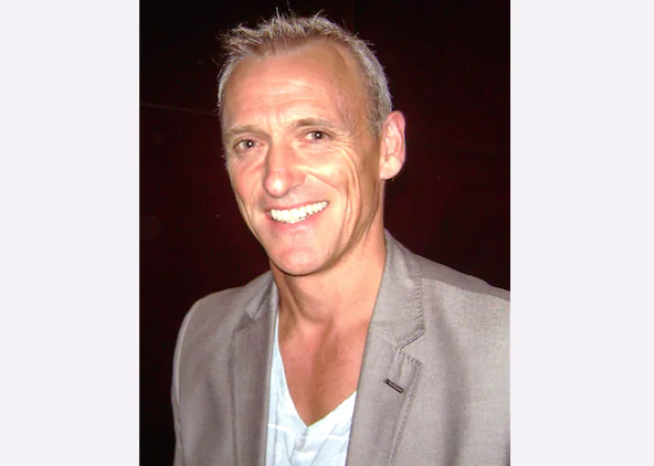 Simon Storey enjoys Shen Yun Performing Arts at Melbourne’s State Theatre. on March 30. (Jianguo Wu/Epoch Times)