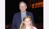 Doctor and His Family Return to See Shen Yun