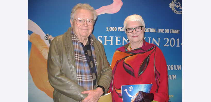 Bob Waddell and Carolyn Patterson enjoy Shen Yun Performing Arts at Springfield's Sangamon Auditorium. (Cat Rooney/Epoch Times)