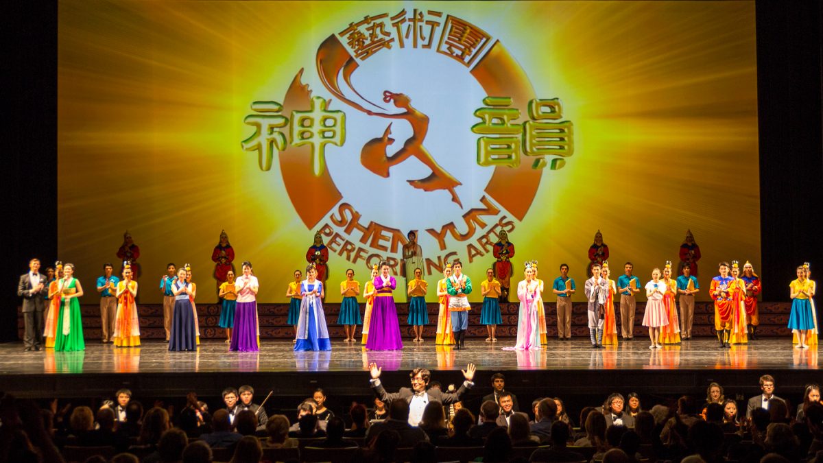 Shen Yun Performing Arts during the curtain call at the Overture Center for Performing Arts, in Madison, WI. (Hu Chen/NTD)
