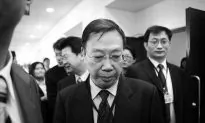 Students Object to Award for Chinese Transplant Official