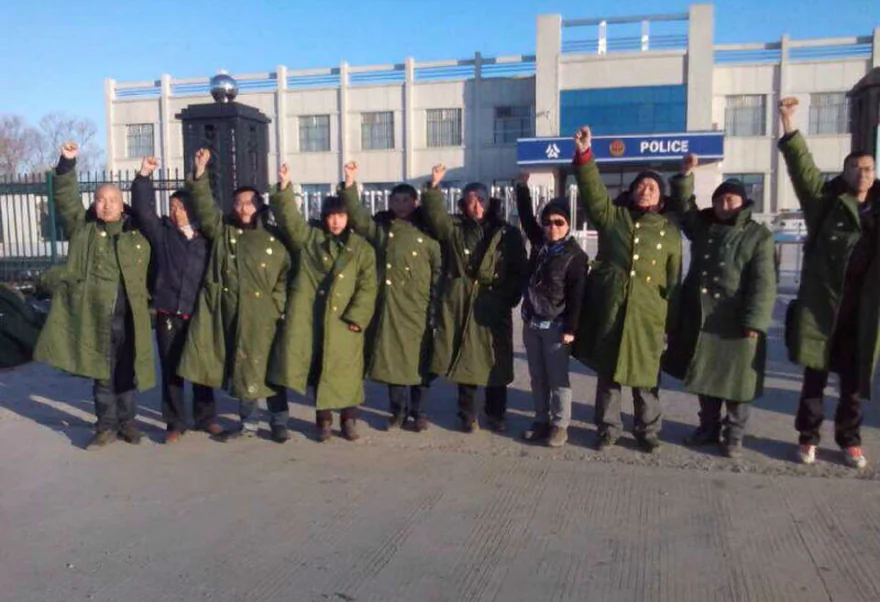 10 lawyers and citizens protest outside the Jiansanjiang Police Station in Heilongjiang Province on March 27, urging the release of detained rights lawyers who protested a black jail's detention of Chinese citizens. Chinese activists said that the facility was shut down on April 28, 2014. (New Tang Dynasty Television)