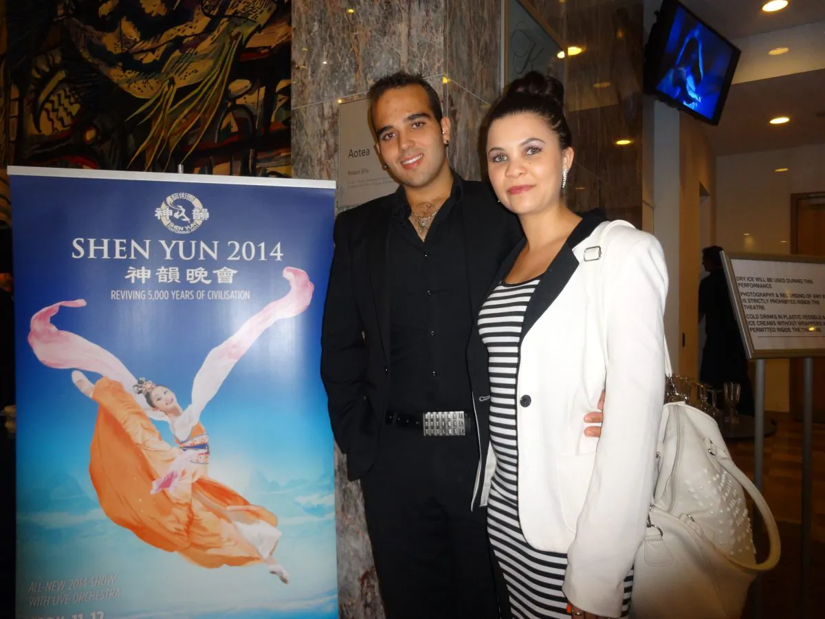 Sage Lasseter and Melissa Blignaut enjoy Shen Yun Performing Arts at the ASB Theatre, on April 11. (Libei Guo/Epoch Times)