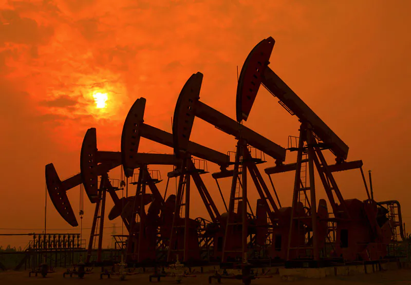 A new type of nanoscale detector checks for and reports on the presence of hydrogen sulfide in crude oil and natural gas while they're still in the ground. (Shutterstock*)