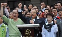 Taiwan Politician Promises Pause on China Trade Deal
