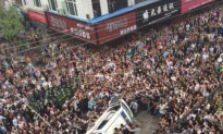 Chinese Crowd, Furious, Besets Chengguan in Eastern City