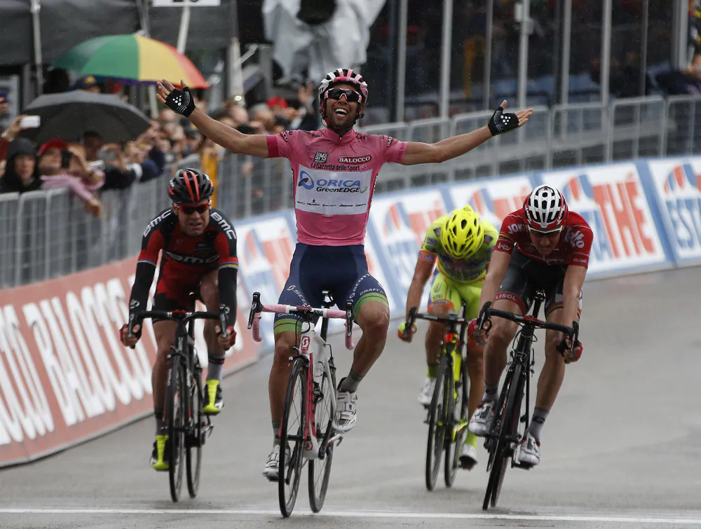 Michael Matthews celebrates winning Stage Six and keeping the leader's pink jersey in Stage Six of the Giro d'Itlia, ahead of (L-R) Cadel Evans, Matteo Rabottini, and Tim Wellens. (greenedgecycling.com)
