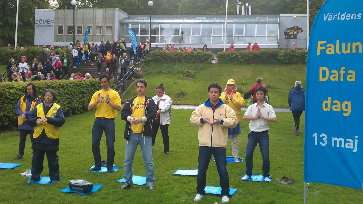 On May 12, Falun Gong practitioners celebrated the World Falun Dafa day by demonstrating the five sets of exercises to the crowd at the Slottskogen, a large park in central Gothenburg, Sweden. (Epoch Times)