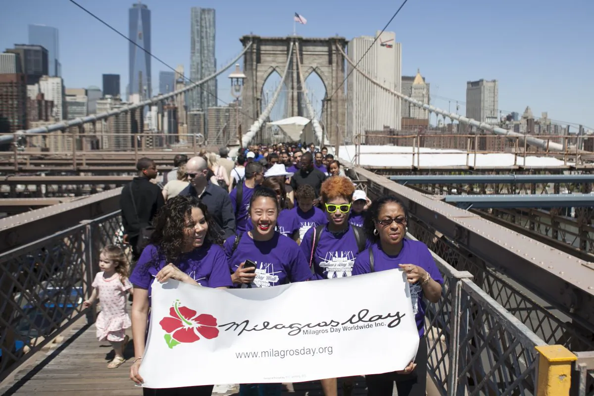 Over a hundred people gathered in Manhattan to walk across the Brooklyn Bridge for the third annual Milagros Day Mother's Day walk celebrating survivors of domestic violence, May 11, 2014. (Samira Bouaou/Epoch Times)