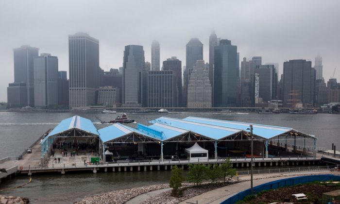 Brooklyn Bridge Park's Pier 2 in Brooklyn Heights with a view of Manhattan, May 22, 2014. (Petr Svab/Epoch Times)