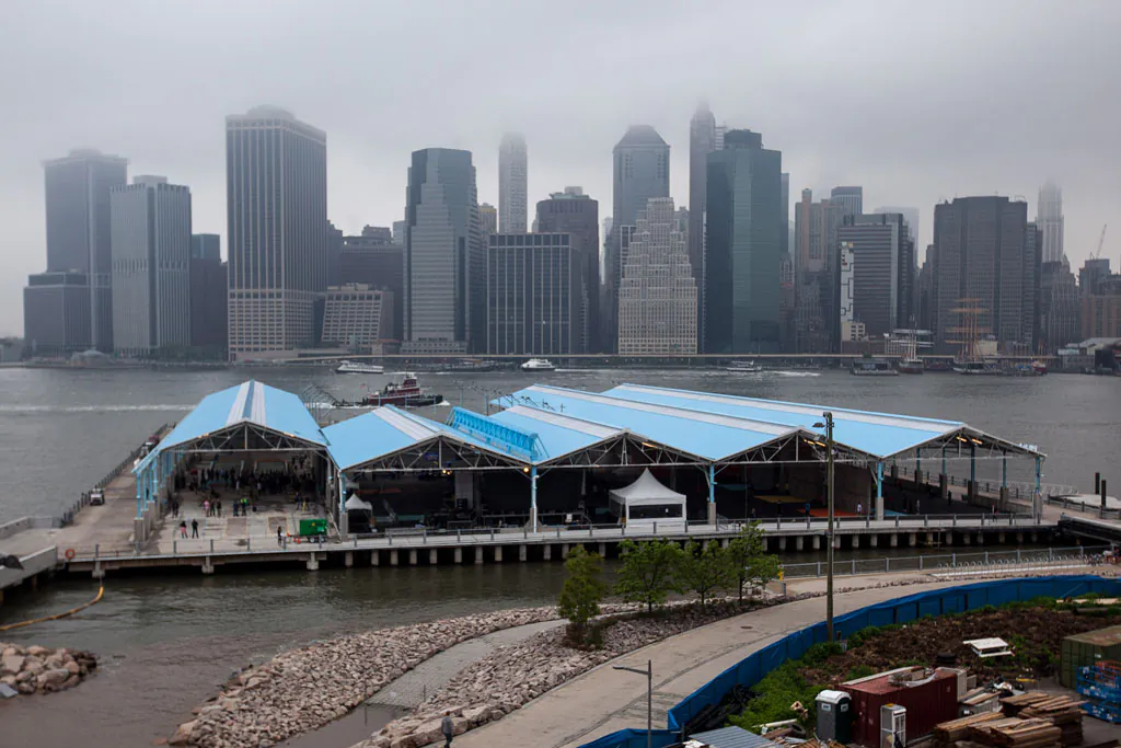 Brooklyn Bridge Park's Pier 2 in Brooklyn Heights with a view of Manhattan, May 22, 2014. (Petr Svab/Epoch Times)