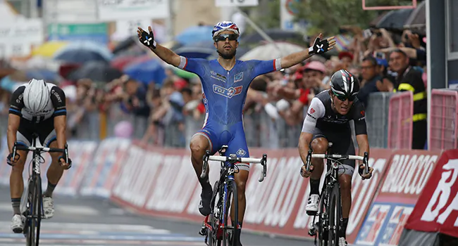 Bouhanni Scores Comeback Win in Rain-Wracked Giro d’Italia Stage Four