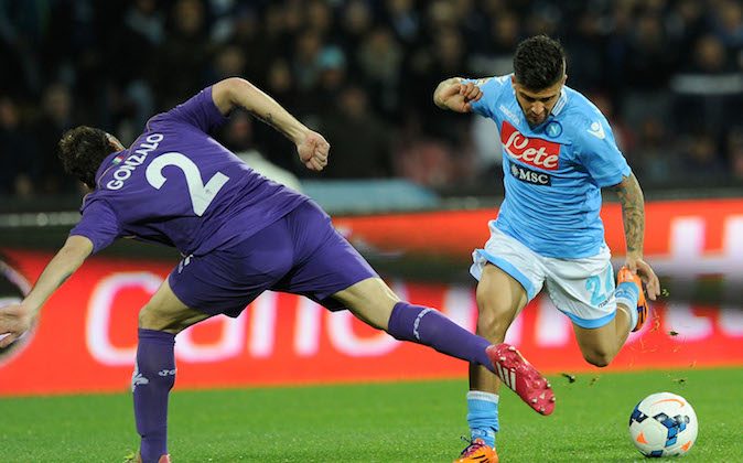 Gonzalo Rodriguez of Fiorentina and Lorenzo Insigne of Napoli in action during the Serie A match between SSC Napoli and ACF Fiorentina at Stadio San Paolo on March 23, 2014 in Naples, Italy. (Photo by Giuseppe Bellini/Getty Images)