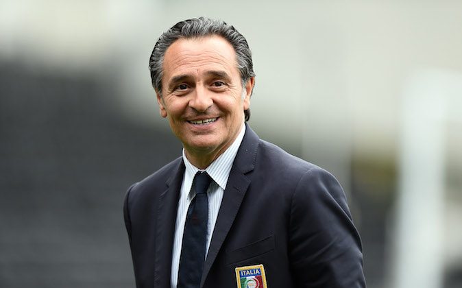 Head coach Italy Cesare Prandelli inspects the pitch ahead of tomorrow's International Friendly match against Ireland at Craven Cottage on May 30, 2014 in London, England. (Photo by Claudio Villa/Getty Images)