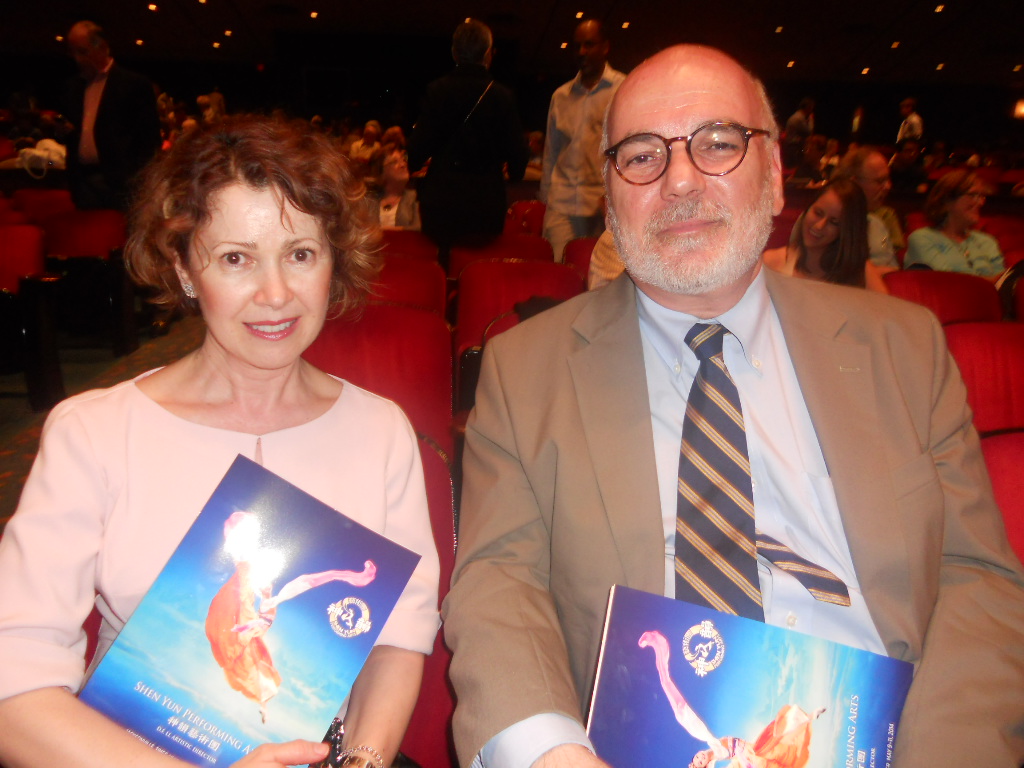 Drs. Mihaela Ionescu and Mark Spatola attended Shen Yun’s May 10 performance at Jacksonville’s Times-Union Center for the Performing Arts. “We wish we could see this more often in Jacksonville,” Dr. Mihaela Ionescu said. (Edie Bassen /Epoch Times) 