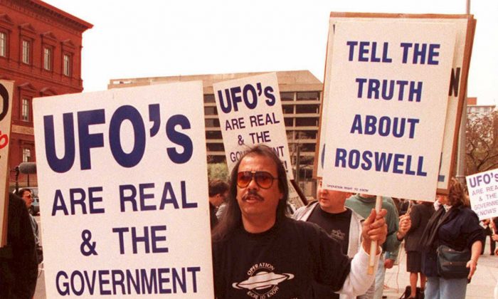 Protesters march in front of the General Accounting Office (GAO) in Washington D.C. in 1995. During the Clinton Administration, the GAO was examining documents about a weather balloon crash in Roswell, N.M. in 1947. At this time, then-President Bill Clinton was also attempting to gather the truth regarding the crash at Roswell, Area 51, and the alleged visitation by extraterrestrials. (Joshua Roberts/AFP/Getty Images)