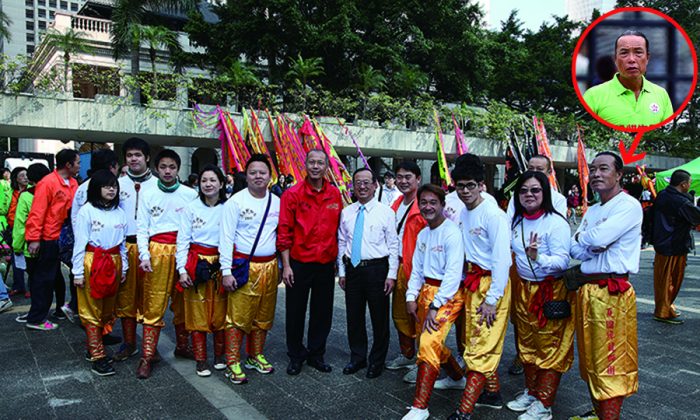 DAB lawmaker, the Dragon and Lion Dance Extravaganza organizer Chan Kam-lam (centre, wearing a blue tie) with Ha Kwok-cheung lion dance group. Member of the dance group on far right is also spotted wearing the HK Youth Care Association’s green uniform attending HKYCA’s event to suppress Falun Gong.