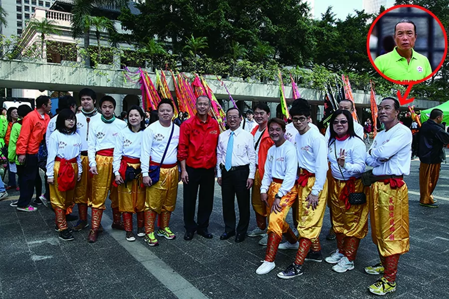 DAB lawmaker, the Dragon and Lion Dance Extravaganza organizer Chan Kam-lam (centre, wearing a blue tie) with Ha Kwok-cheung lion dance group. Member of the dance group on far right is also spotted wearing the HK Youth Care Association’s green uniform attending HKYCA’s event to suppress Falun Gong.