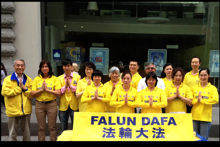 Falun Dafa practitioners pose in the respectful posture of "heshi," in Milan, Italy on May 13, 2014. (Epoch Times)